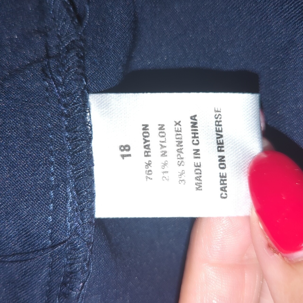 Napa Valley Navy Crop Pant 18 - Picture 8 of 9